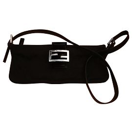 Borsa a tracolla classica Fendi con tracolla Nero