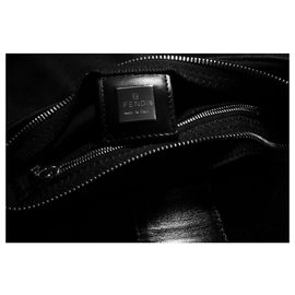 Fendi-Classic Fendi Baguette shoulder bag-Black