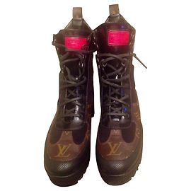 Louis Vuitton VUITTON WORLD TOUR DESERT BOOTS Brown