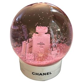 Chanel-Globo di neve di Chanel-Rosa,Bianco