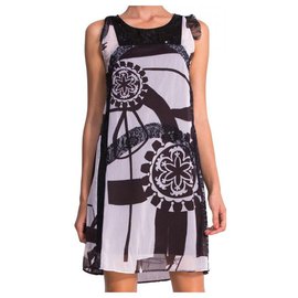 Desigual Kleider Schwarz Weiß