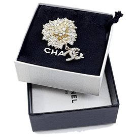 Chanel-Lion Head brooch 2011 collection-Golden