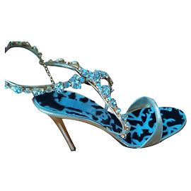 SANDALI VICINI CON EMBELLISHMENTS D'oro