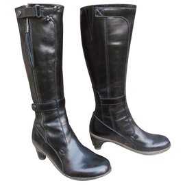 Dr. Martens Dr boots. Martens model Jenna Black