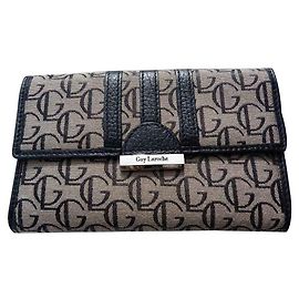 Guy Laroche monograma Beige
