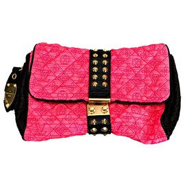Louis Vuitton-kokette Frau-Pink