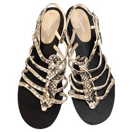Chanel Gladiator Sandalen Python Hellbraun Hellbraun