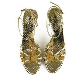 Prada-Prada Ouro Pele De Cobra Em Relevo De Couro Slingback Saltos De Tiras Sapatos Bombas sz 38.5 com encantos de madeira-Dourado
