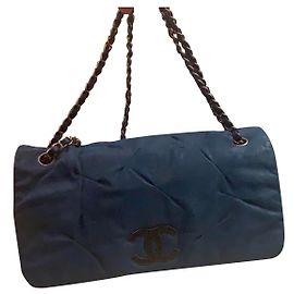Bolsa Chanel azul em pele de cordeiro Azul