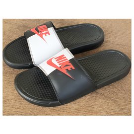 Nike-NIKE BENASSI-Negro