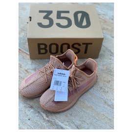 Yeezy-Sneakers-Pink