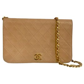Chanel-Bolso billetera en cadena Chanel.-Beige