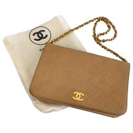 Chanel-Bolso billetera en cadena Chanel.-Beige