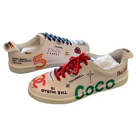 Baskets CHANEL PHARRELL collection Grafiti capsule neuve Blanc