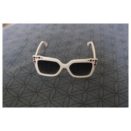Fendi-Fendi Cat Eyes Sunglasses-White