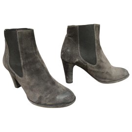 N.D.C. Made By Hand-Botas NDC hechas a mano.-Gris