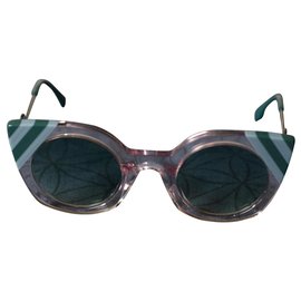 Fendi-Fendi Cat Eyes Sunglasses-Pink,Blue