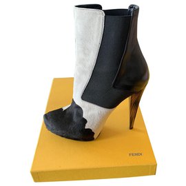 Fendi-cowhide print heel black and white carved heel-Black