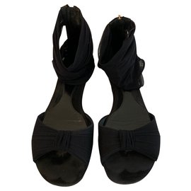 Fendi-Black ankle flat sandals-Black