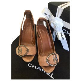 Chanel-CHANEL Peeptoe-Schuhe mit Keilabsatz-Karamell