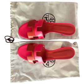 Hermès Mulas de couro Oasis Rosa