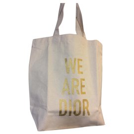 Dior-Taschen-Aus weiß