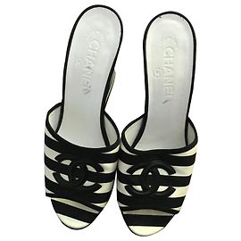 Chanel Cruise Sandalen Schwarz Weiß Stoff Größe 38 Schwarz Weiß