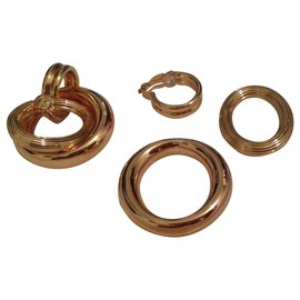 Céline-Earrings-Golden