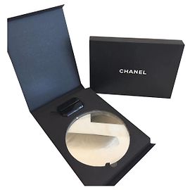 CHANEL Display specchio per trucco con supporto Nero