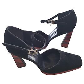 Autre Marque Two-tone flared pumps with geometric heels. Black Red