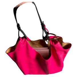 Delvaux-Delvaux givry with me MM couleur framboise-Fuschia