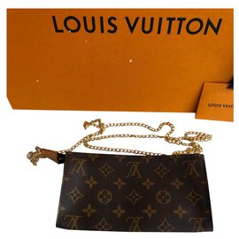 Louis Vuitton-Sacos de embreagem-Marrom