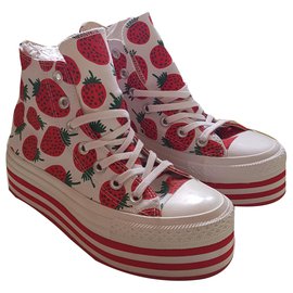 Converse Sneakers Multiple colors