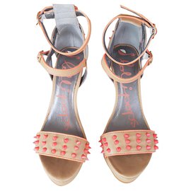 Autre Marque-Two-tone lined-breasted pumps with high heels.-Beige,Coral