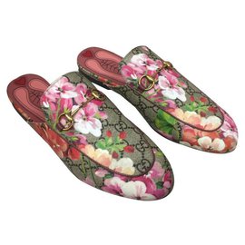Gucci-GUCCI Mules Princetown GG Blooms en toile enduite-Multicolore