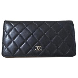 Chanel-Chanel preto pele de cordeiro yen carteira bi-fold-Preto