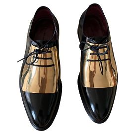 Par de couro preto e dourado derbies Céline Preto