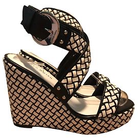 Karen Millen Sandals Black White