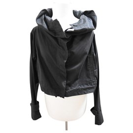 Gestuz-Nueva chaqueta negra Gestuz con capucha plegable. XS / S-Negro