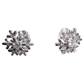 Chopard 18K White Gold Diamond Snowflake Stud Earrings Silvery White