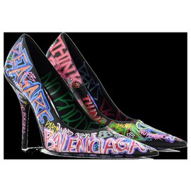 Balenciaga-Stunning graffiti pumps-Black