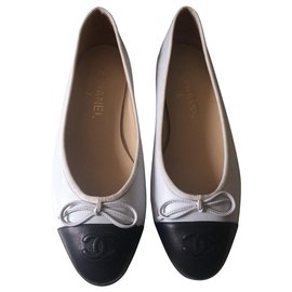 Chanel-Sapatilhas de ballet-Preto,Branco