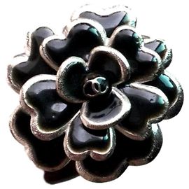 Bracciale rigido Chanel Camellia bangle Nero Argento