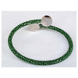 Autre Marque-Bracelet en galuchat vert jade-Vert clair