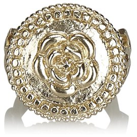 Chanel-Anello metallico Chanel in oro con camelia-D'oro