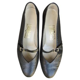 Salvatore Ferragamo-Audrey ballet flats by Salvatore Ferragamo in python, Pointure 36,5-Black