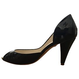 Escarpins Chanel à bouts ouverts en cuir verni noir Noir