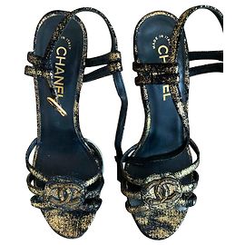 Mules compensées Chanel en cuir doré Doré