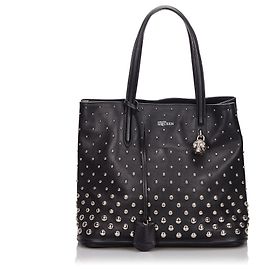 Alexander Mcqueen Black Skull Padlock Studded Leather Tote Tote Preto