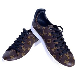 baskets louis vuitton homme noir et or